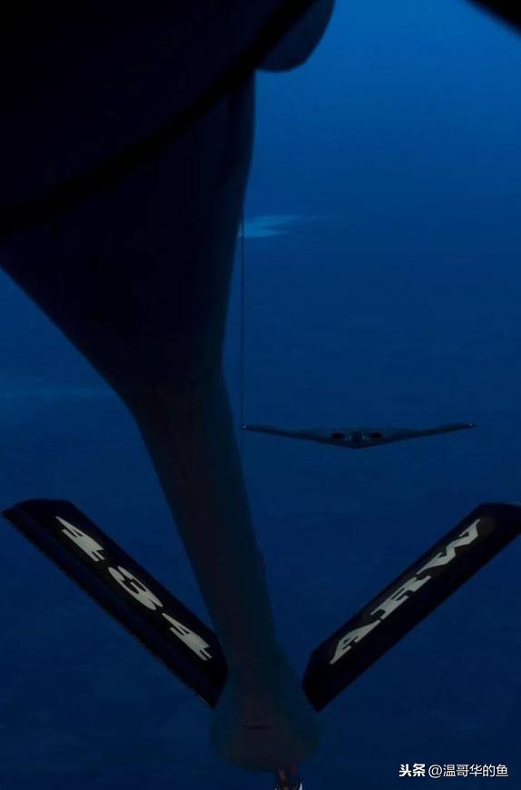 很多人好奇飛機(jī)在空中是怎么加油的，聊聊空中加油細(xì)節(jié)