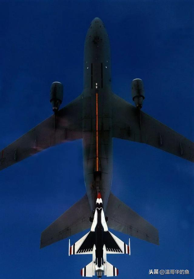 很多人好奇飛機(jī)在空中是怎么加油的，聊聊空中加油細(xì)節(jié)