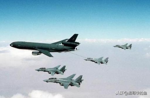很多人好奇飛機(jī)在空中是怎么加油的，聊聊空中加油細(xì)節(jié)
