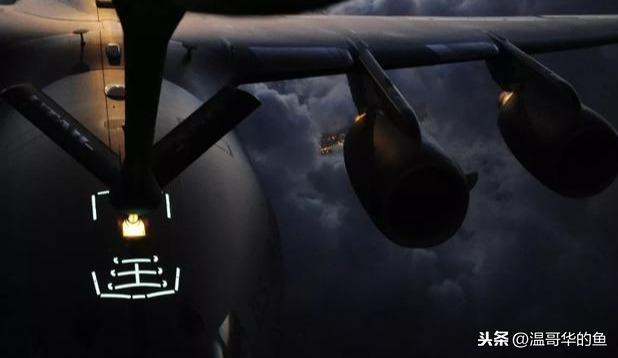 很多人好奇飛機(jī)在空中是怎么加油的，聊聊空中加油細(xì)節(jié)