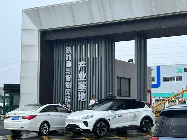 “智駕”不是“自駕”！兩會(huì)代表委員熱議自動(dòng)駕駛：完善立法，加速技術(shù)落地