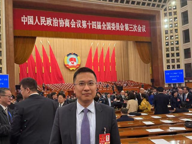 聚焦“AI焦慮”“AI幻覺(jué)”，代表委員共話(huà)人工智能