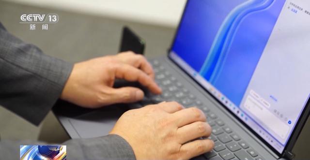 當(dāng)手機(jī)電腦都加上“AI”前綴 生活會(huì)發(fā)生什么變化……