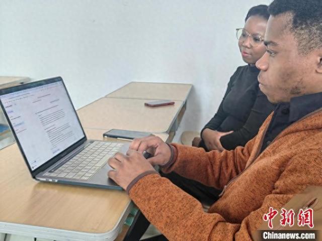 非洲留學生愛上中國AI：解決問題的“萬能鑰匙”?